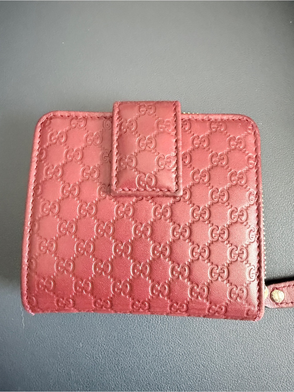 Red Gucci Embossed Compact Wallet - Picture 2 of 16
